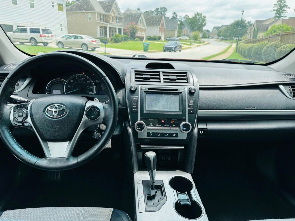 Used 2014 Toyota Camry SE image 12