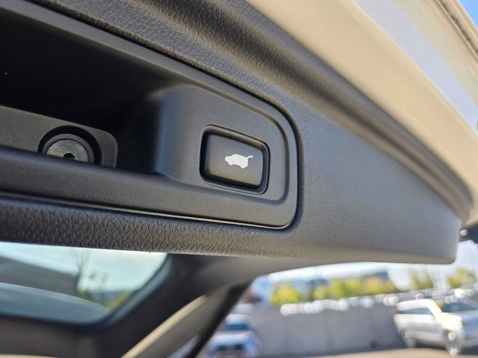 Used 2018 Honda Pilot Touring image 16