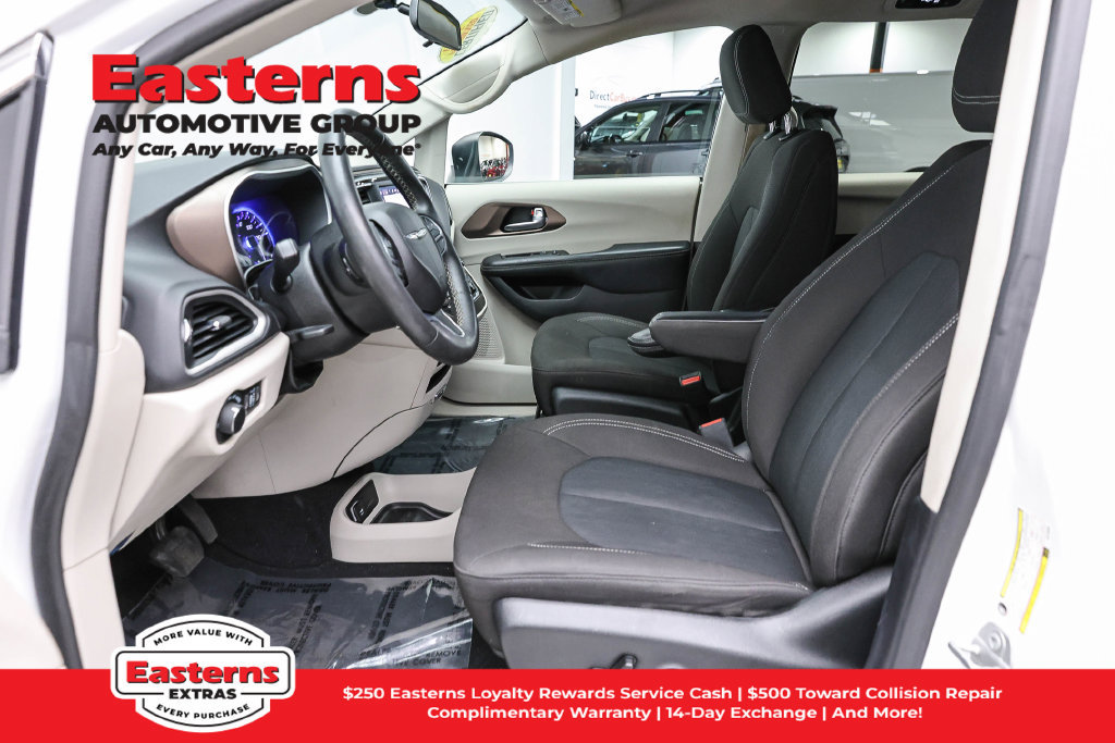 Used 2022 Chrysler Voyager LX FWD image 15