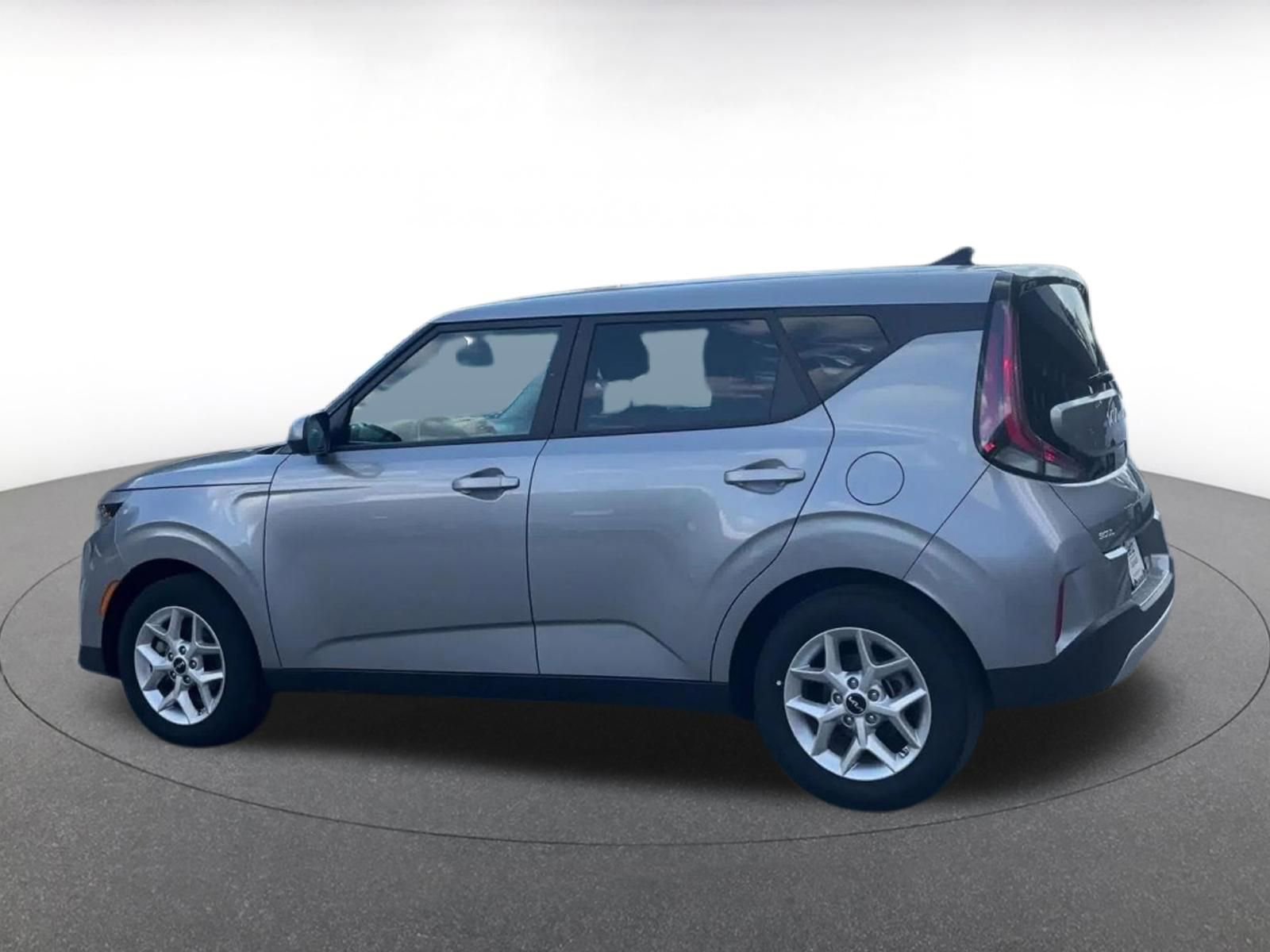 Used 2025 Kia Soul LX w/ LX Technology Package FWD image 11