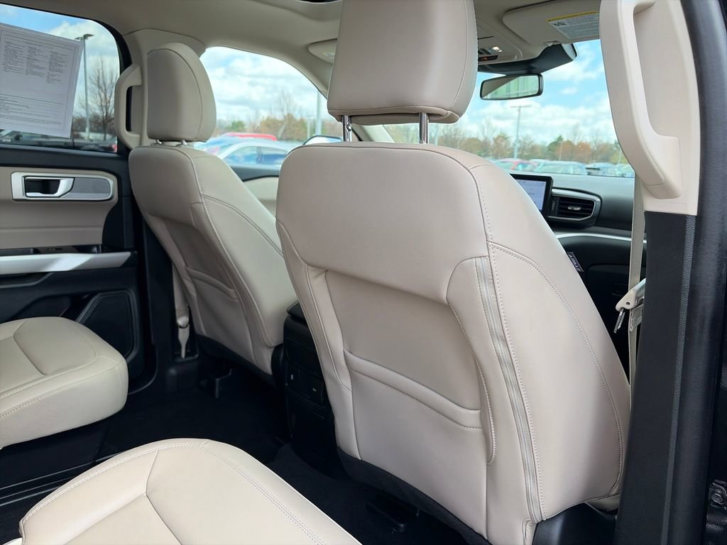 Used 2024 Ford Explorer XLT w/ Equipment Group 202A AWD/4WD image 31