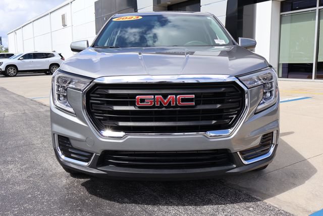Used 2023 GMC Terrain SLE FWD image 2