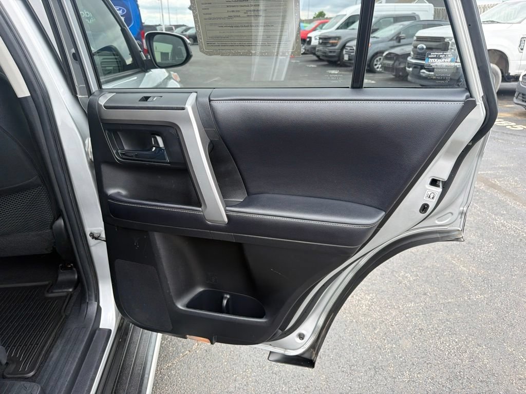 Used 2018 Toyota 4Runner SR5 AWD/4WD image 43
