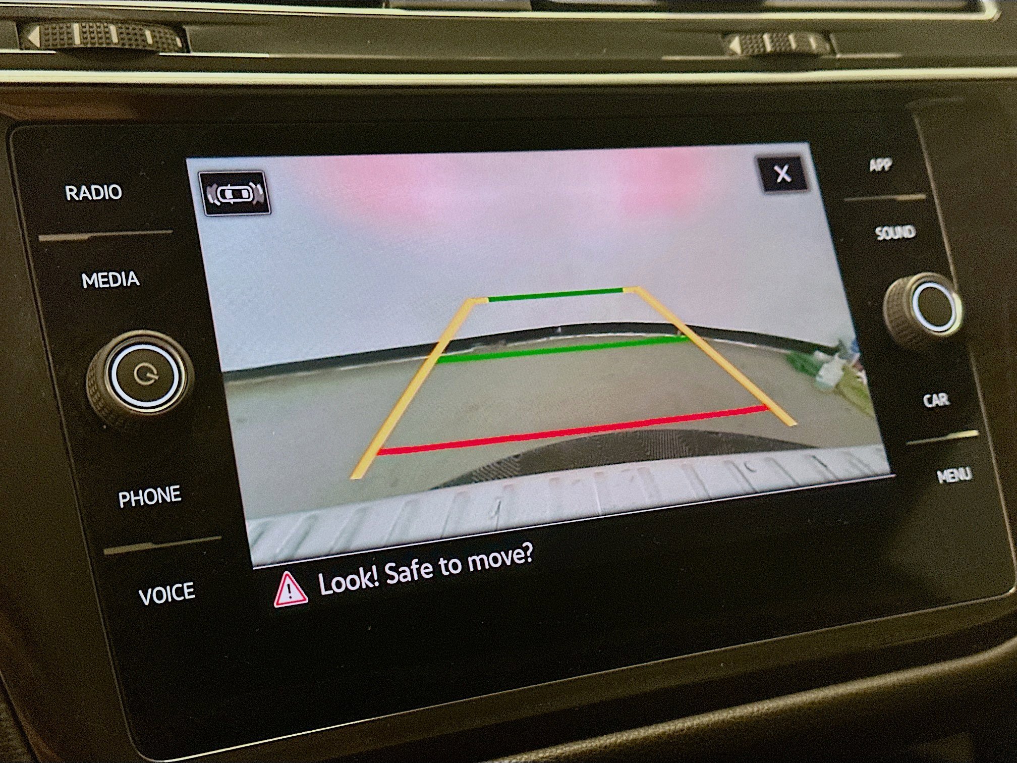 Used 2022 Volkswagen Tiguan SE image 23