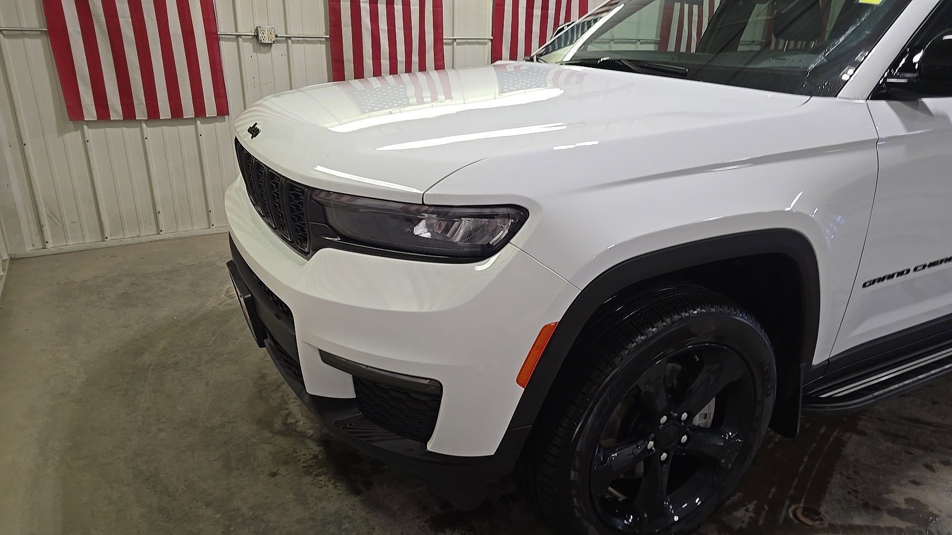 Used 2025 Jeep Grand Cherokee L Limited w/ Black Appearance Package image 6