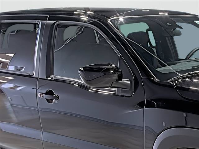 Used 2025 Nissan Frontier PRO-4X AWD/4WD image 16