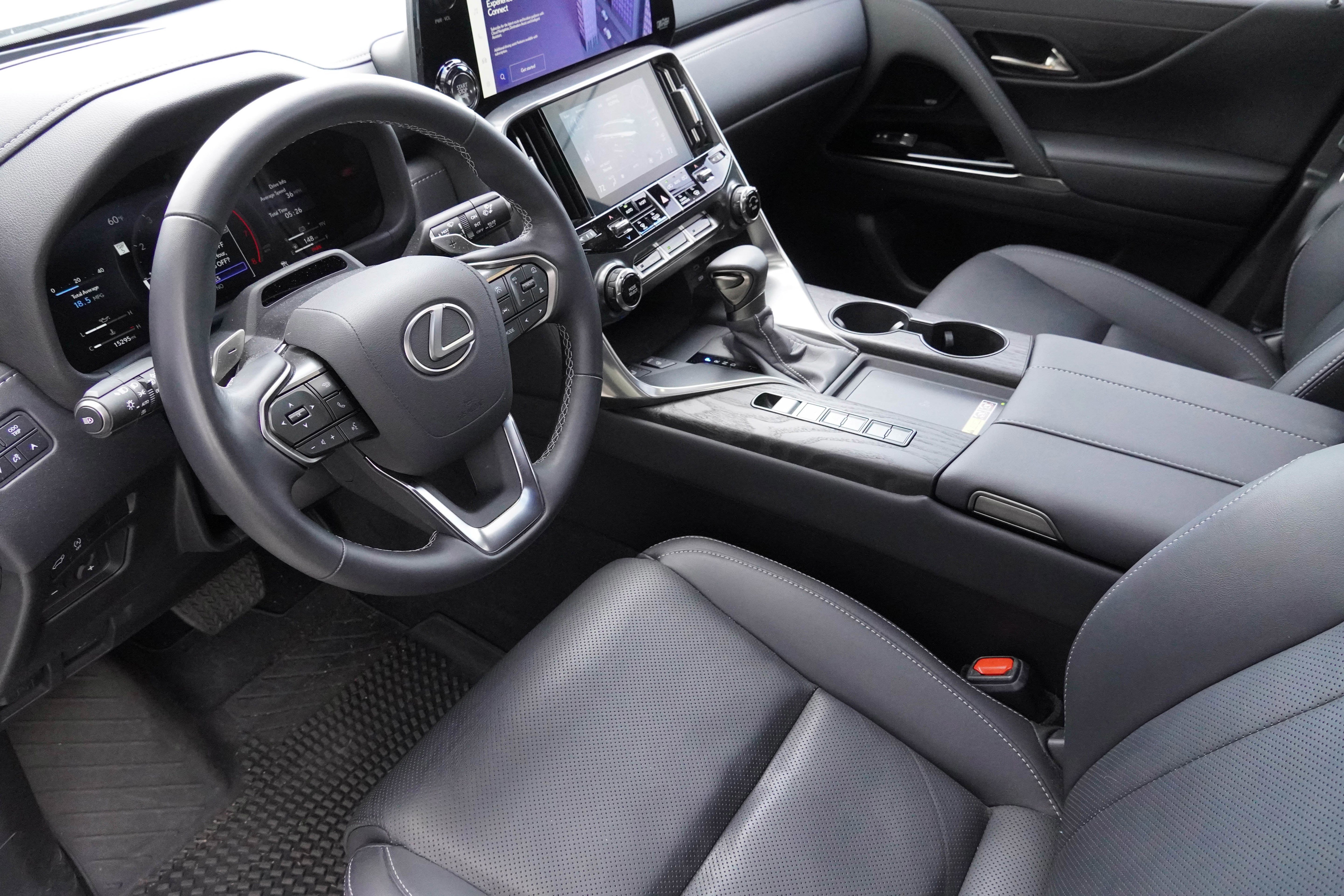 Used 2025 Lexus LX 600 4WD w/ Interior Upgrade Package image 9