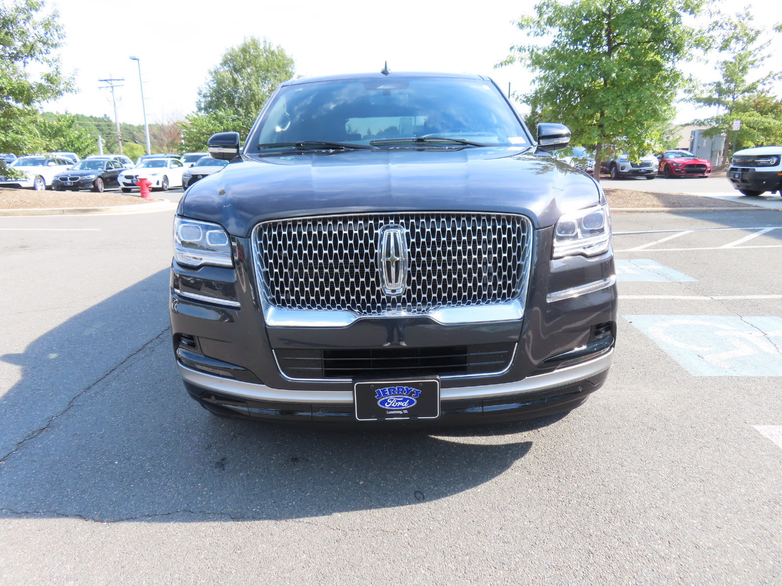 Used 2024 Lincoln Navigator L Reserve AWD/4WD image 2