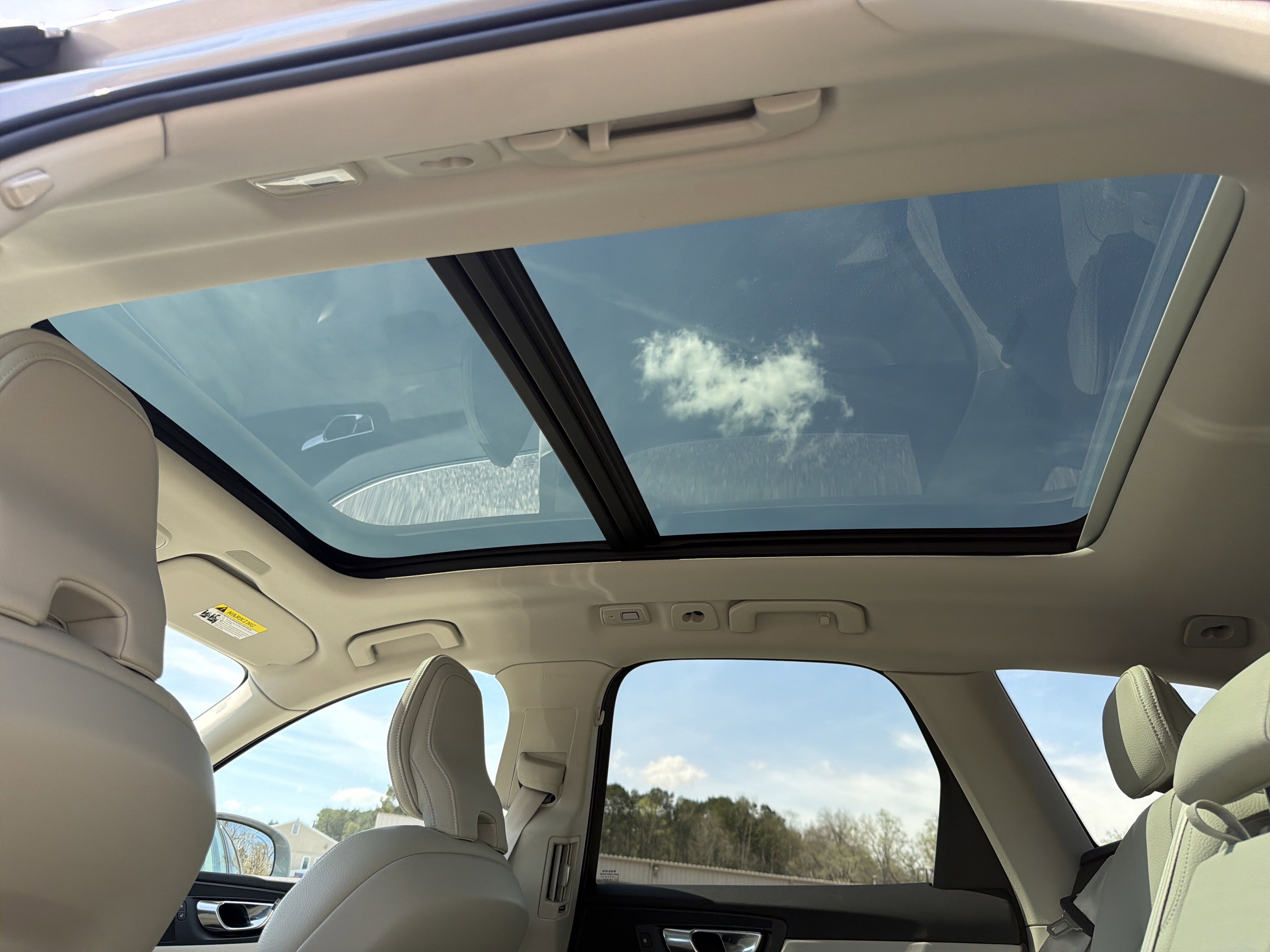 Used 2022 Volvo XC60 B5 Momentum image 28