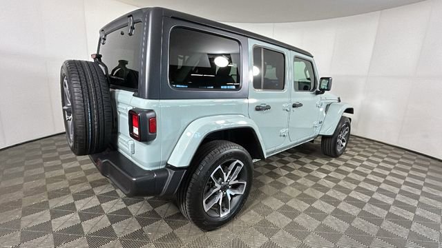 Used 2024 Jeep Wrangler Unlimited w/ Convenience Group AWD/4WD image 3