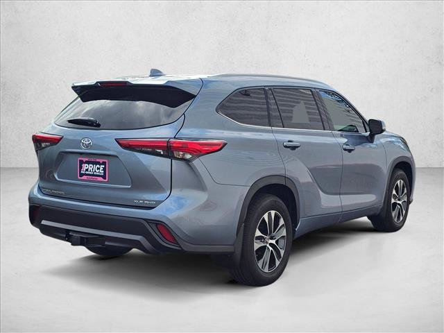 Used 2022 Toyota Highlander XLE AWD/4WD image 5