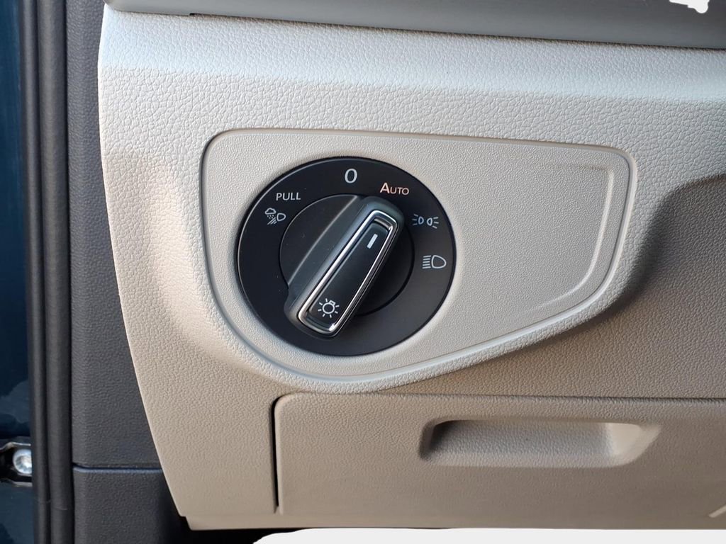 Used 2023 Volkswagen Atlas SE image 24