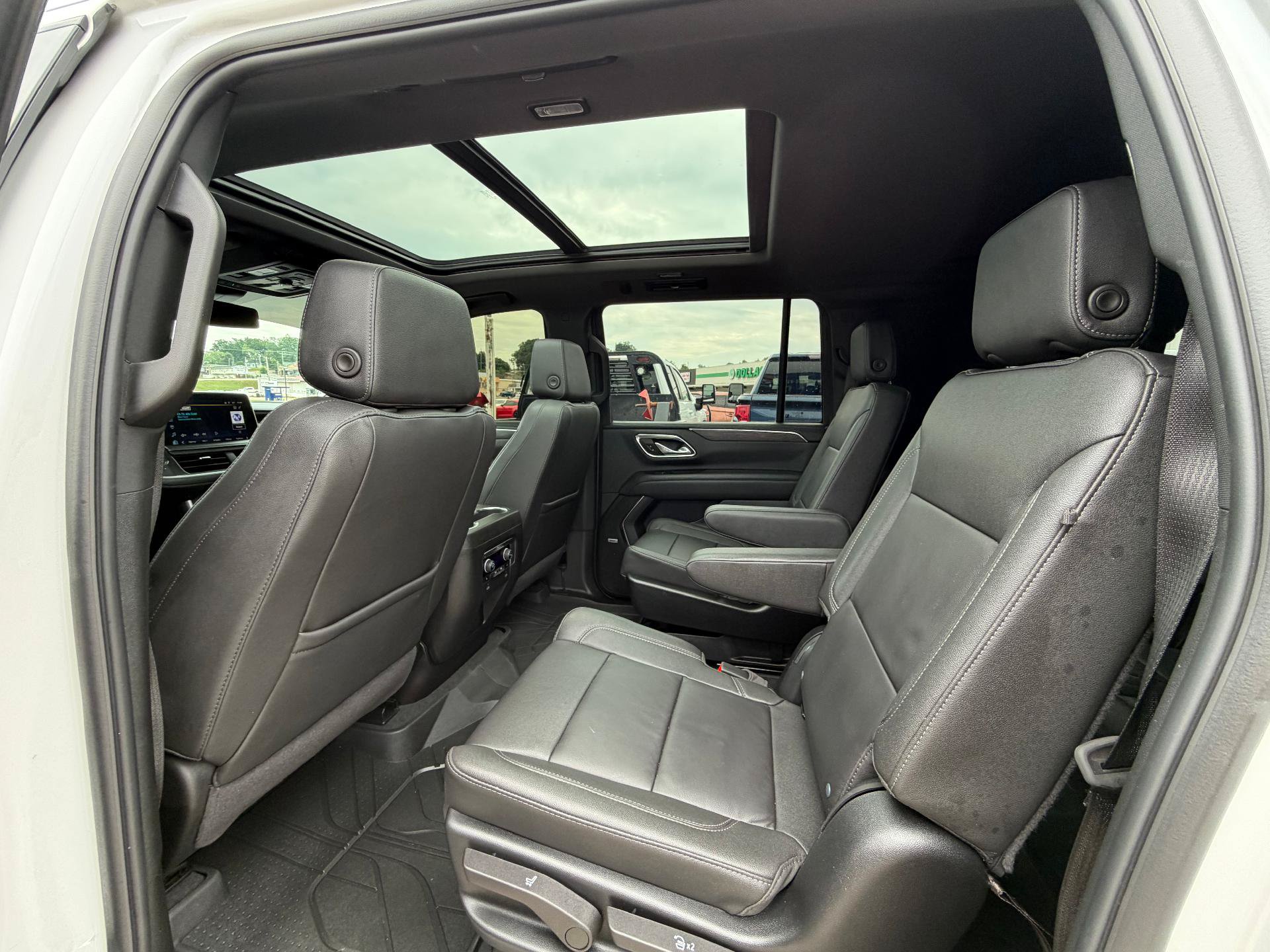 Used 2024 Chevrolet Suburban Z71 w/ Luxury Package AWD/4WD image 13