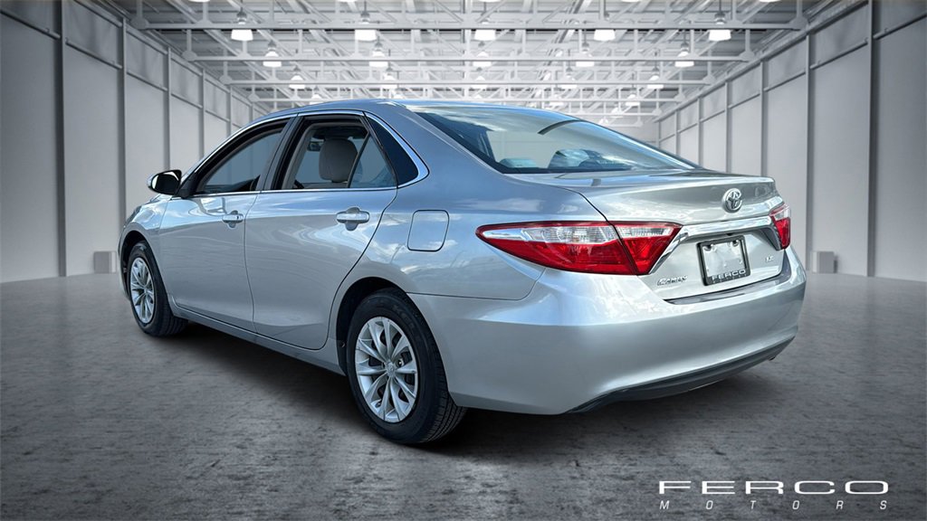 Used 2017 Toyota Camry LE image 3