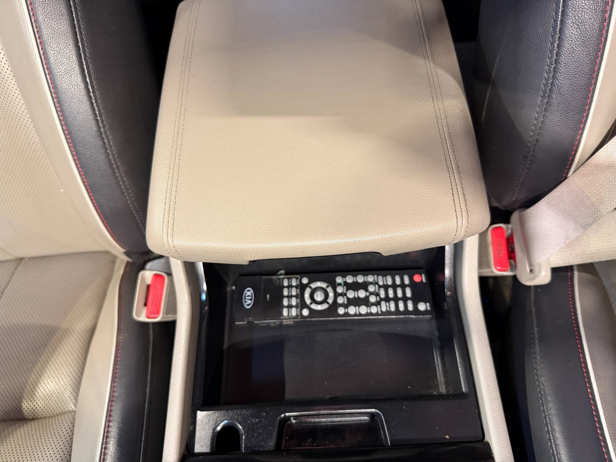 Used 2016 Kia Sedona EX FWD image 27