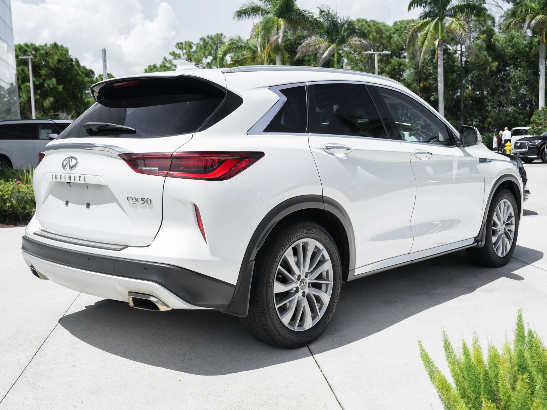 Used 2023 INFINITI QX50 Luxe FWD image 10