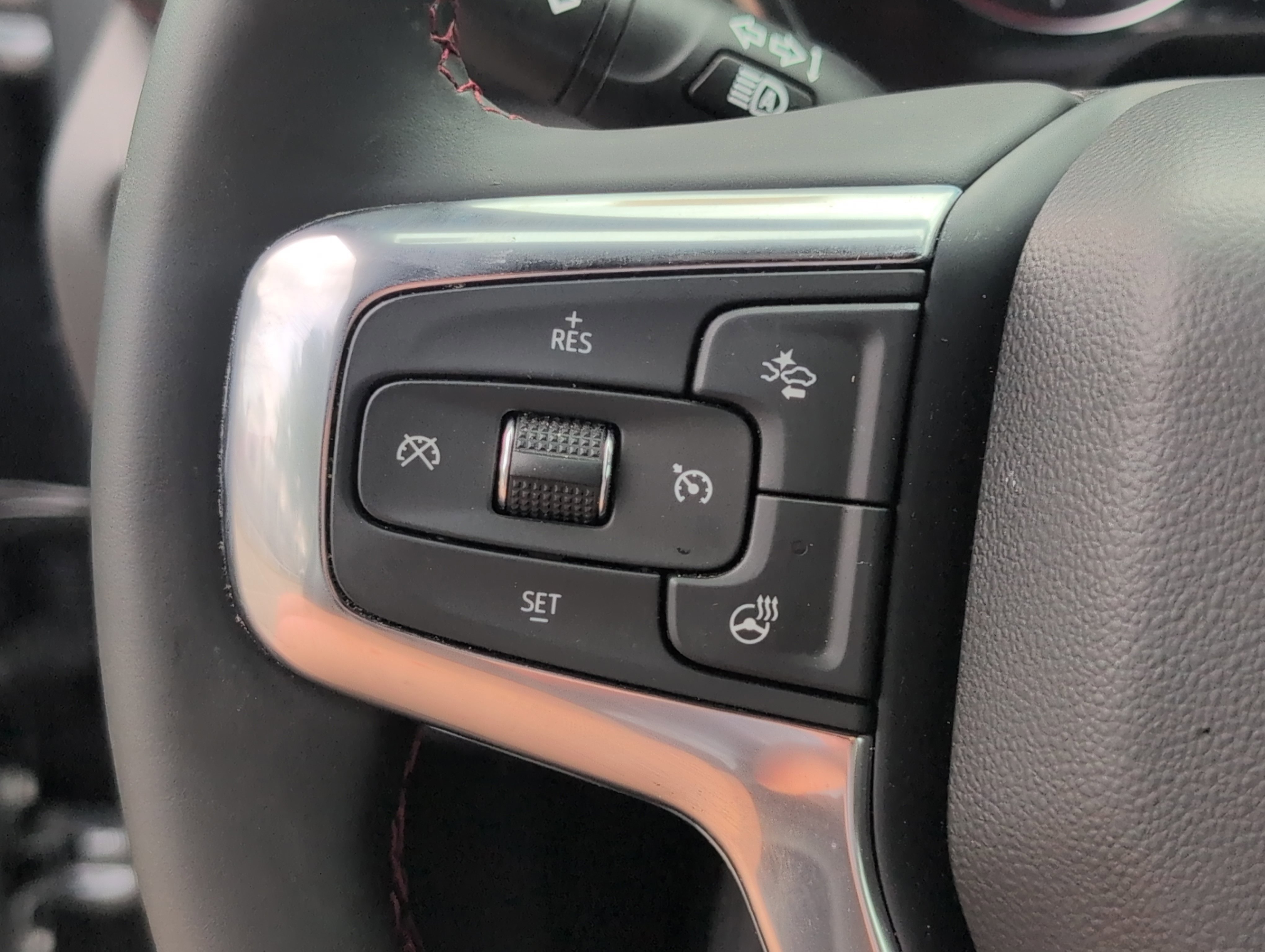 Certified 2025 Chevrolet Blazer RS FWD image 28