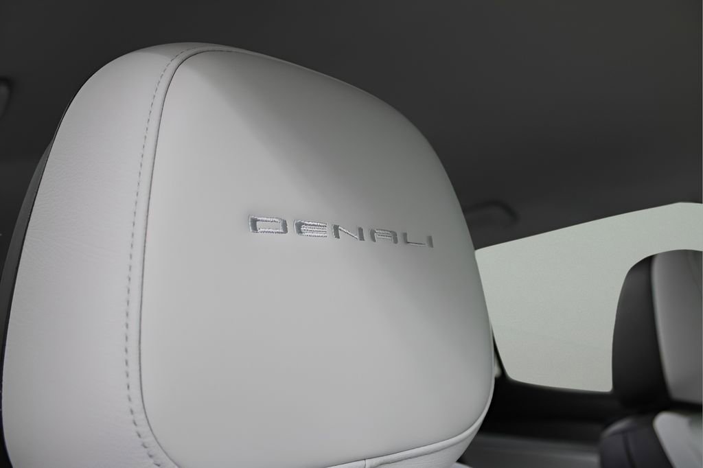 Used 2026 GMC Terrain Denali image 17