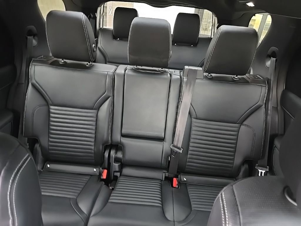 Used 2023 Land Rover Discovery S R-Dynamic AWD/4WD image 9