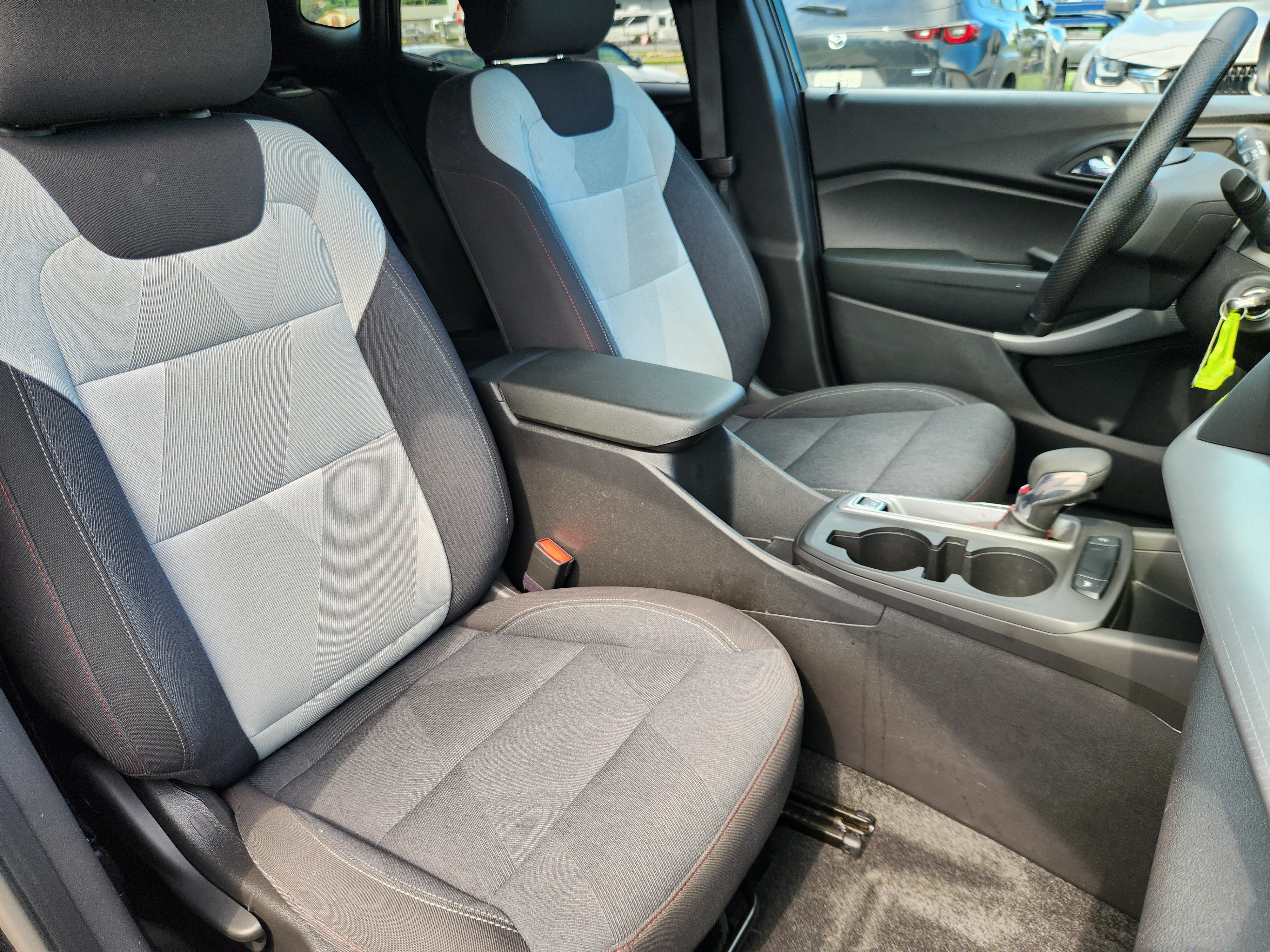 Used 2024 Chevrolet Trax RS w/ Sunroof Package FWD image 14