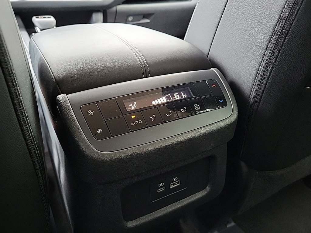 Used 2025 Nissan Pathfinder SL AWD/4WD image 22