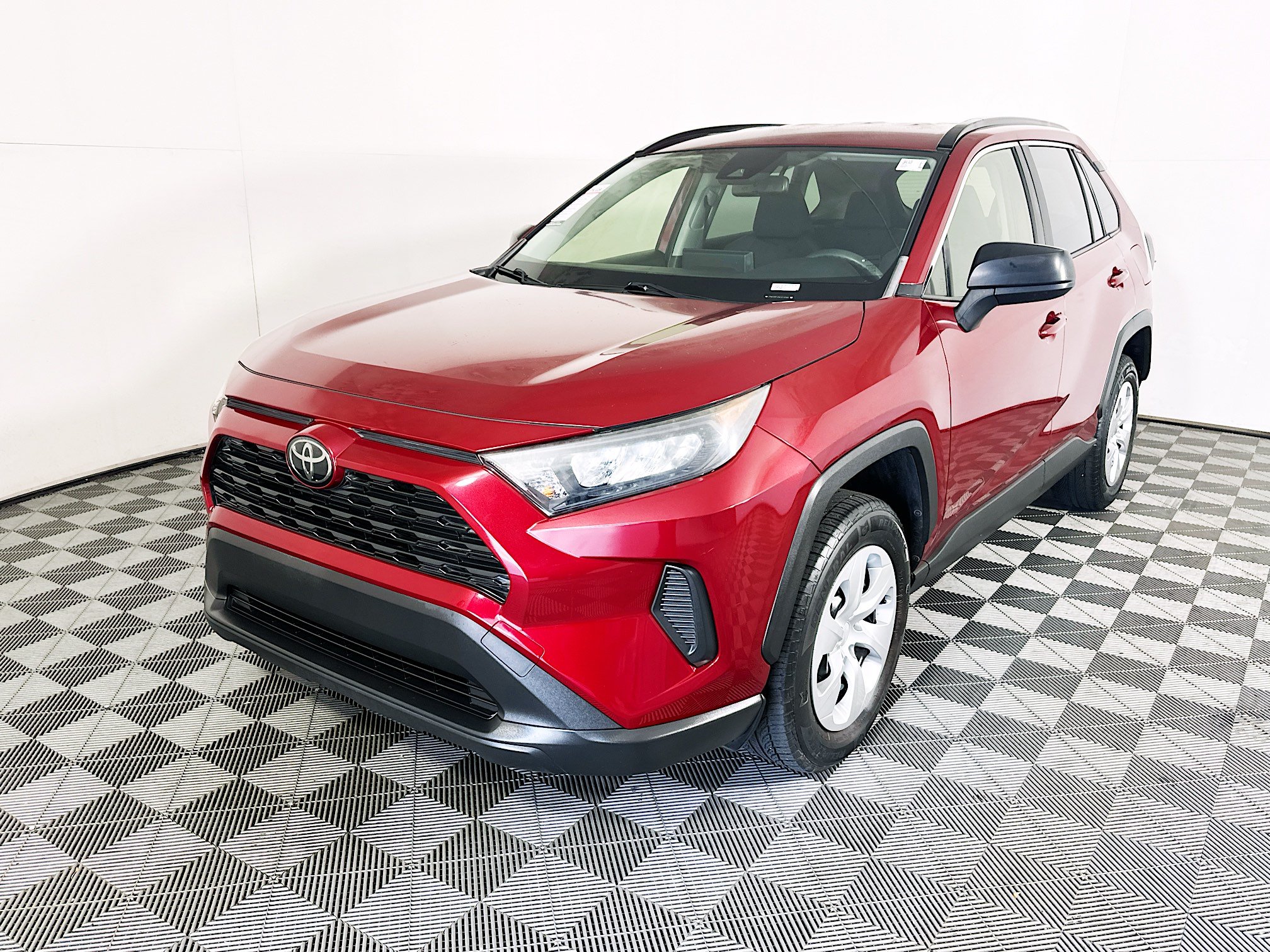 Used 2019 Toyota RAV4 LE FWD image 7