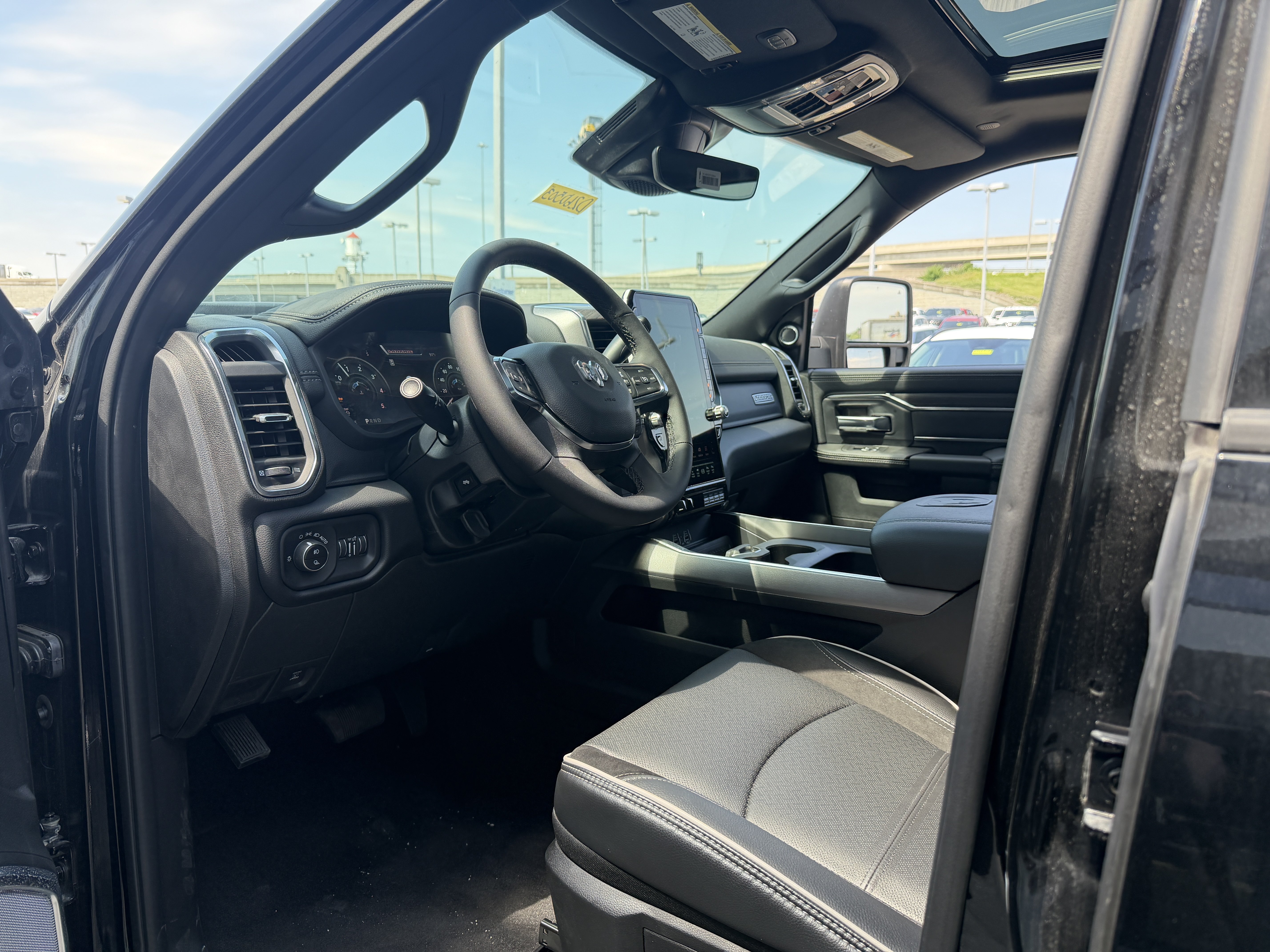 New 2026 RAM 3500 Laramie AWD/4WD image 31