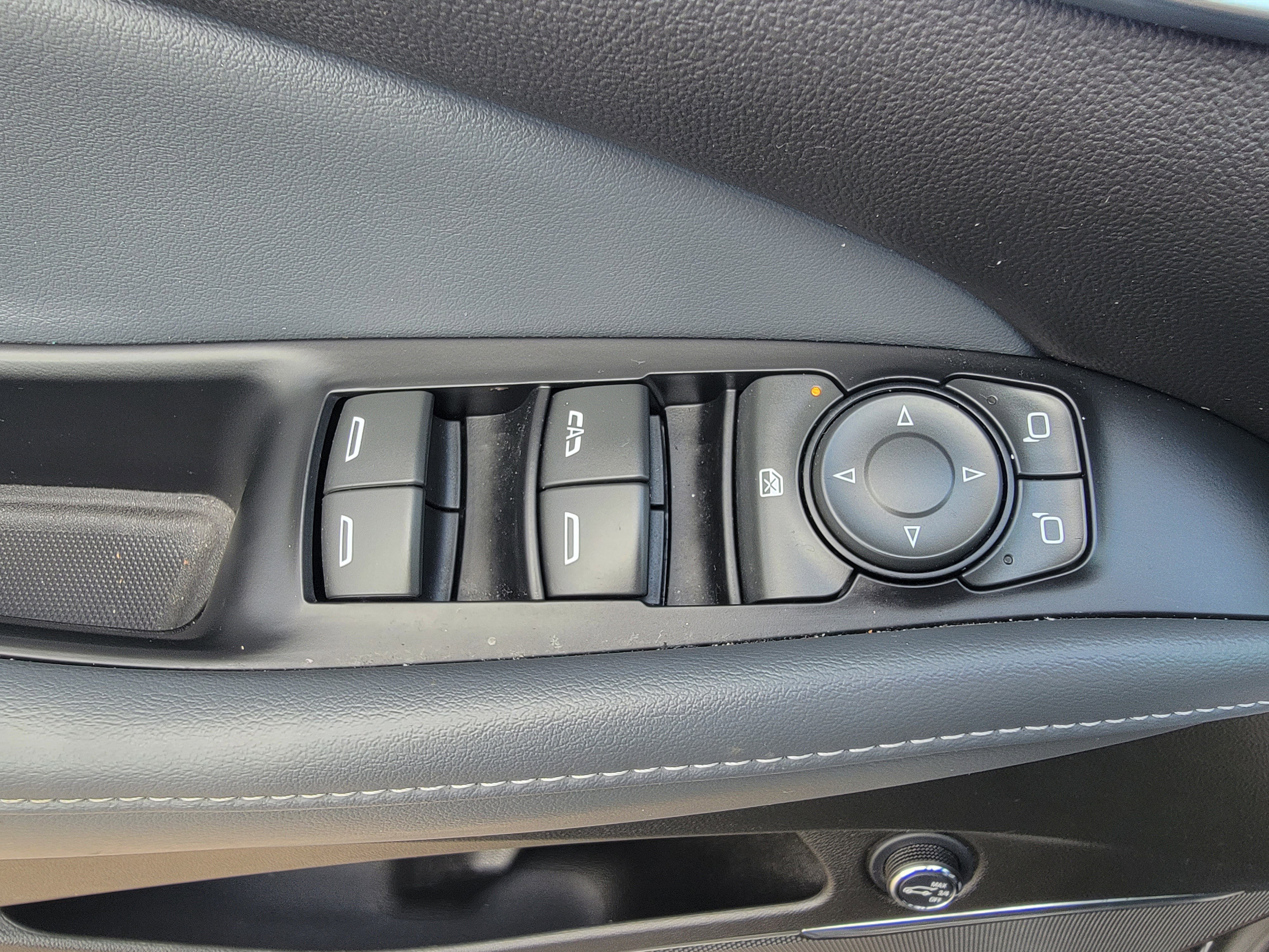 Used 2023 Buick Enclave Essence image 19