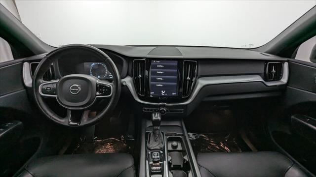 Used 2019 Volvo XC60 T5 Momentum w/ Premium Package FWD image 24
