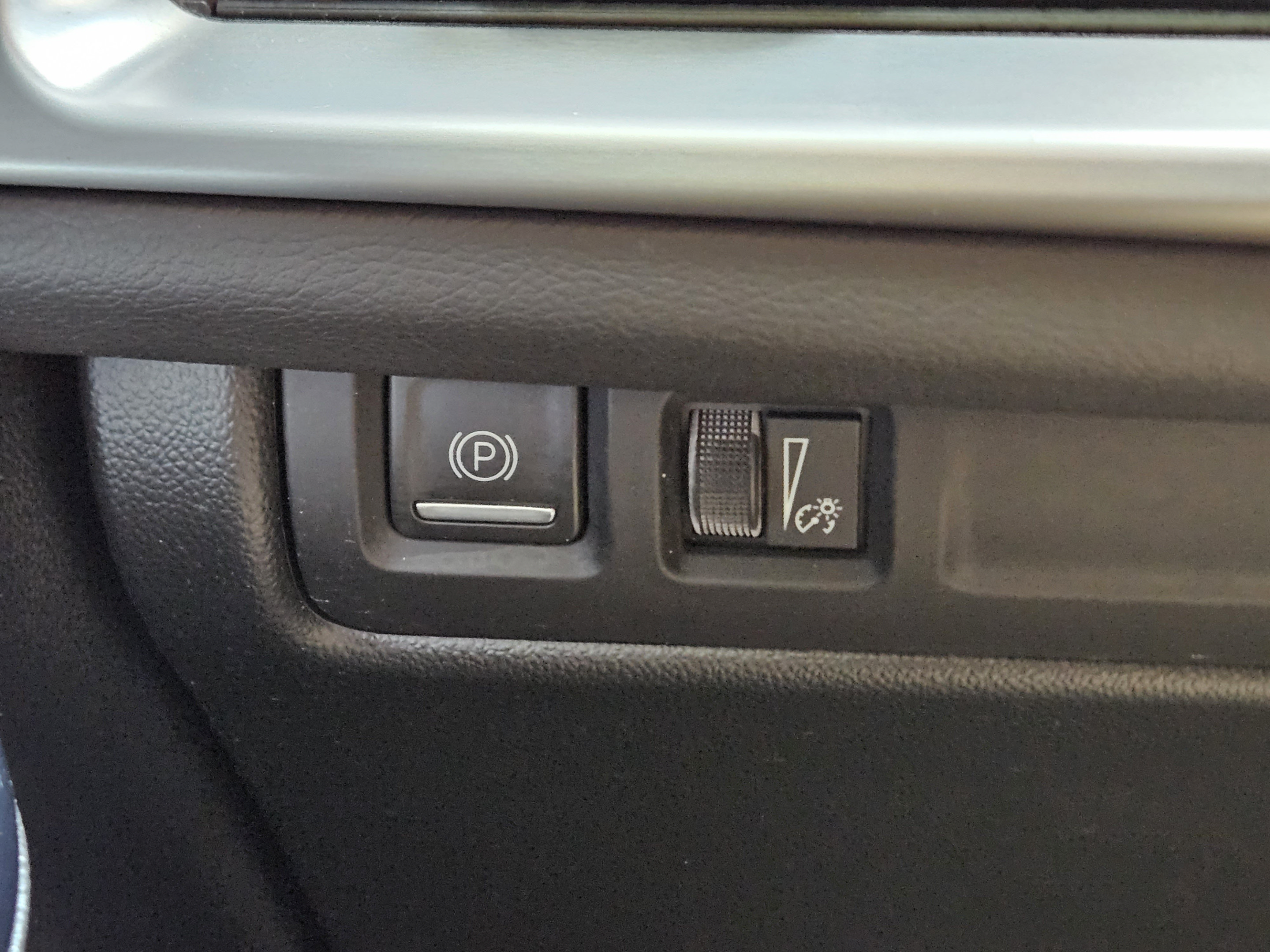 Used 2024 Cadillac XT4 Luxury w/ Cold Weather Package FWD image 14