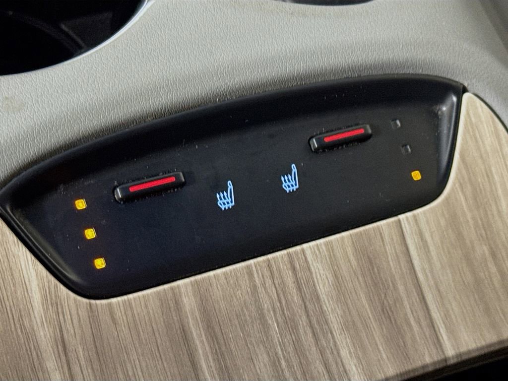 Used 2022 Toyota Venza XLE image 20