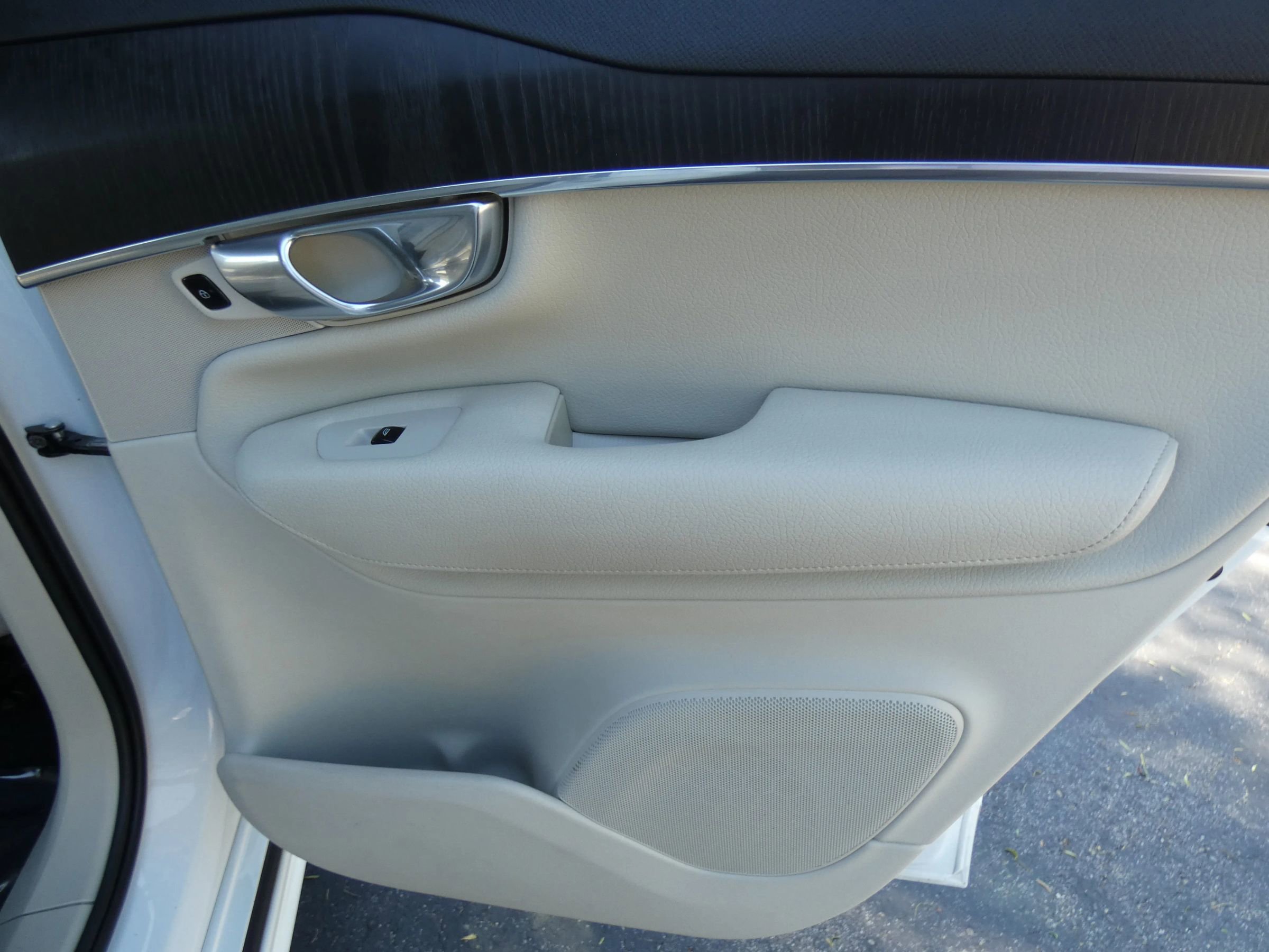 Used 2020 Volvo XC90 T6 Momentum image 43