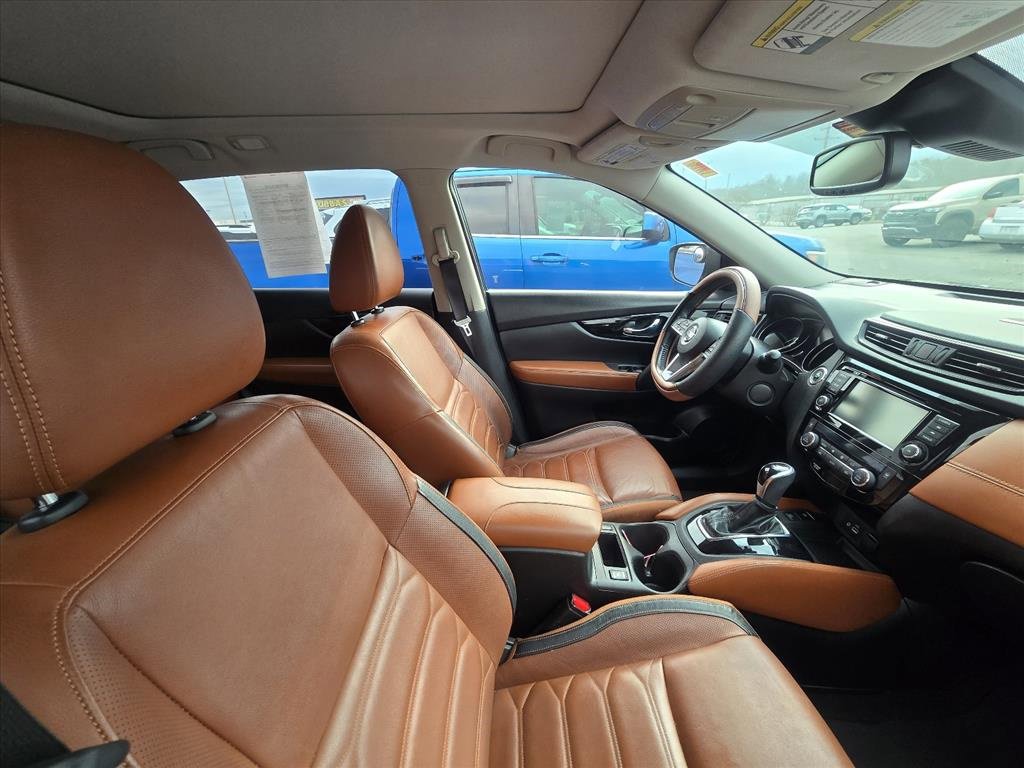 Used 2018 Nissan Rogue SL w/ Premium Package image 3