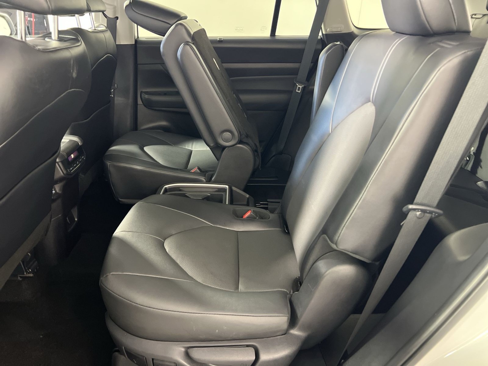 Used 2025 Toyota Grand Highlander AWD image 25