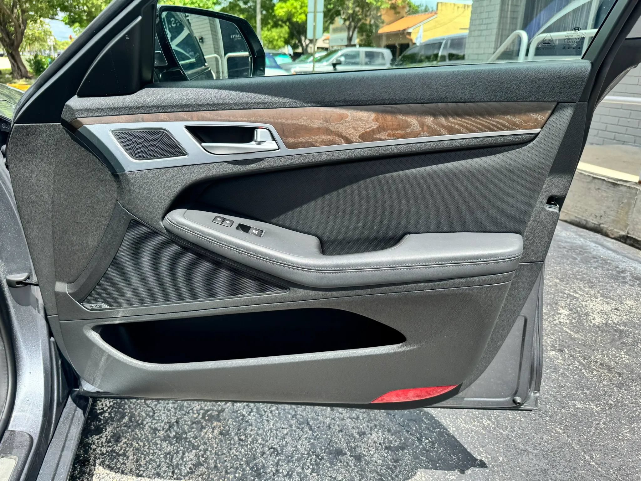 Used 2015 Hyundai Genesis 5.0 RWD image 25