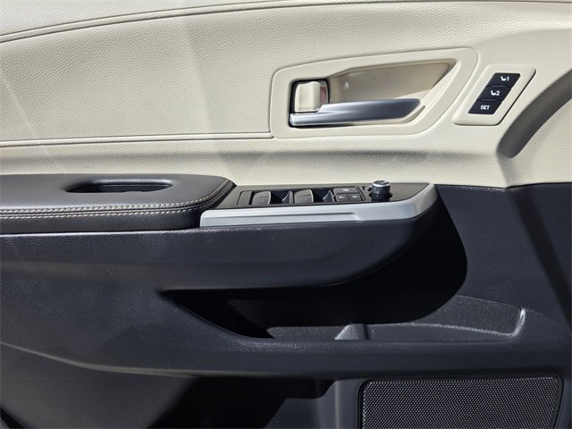 Used 2025 Toyota Sienna Platinum image 15
