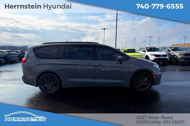Used 2022 Chrysler Pacifica Touring-L w/ S Appearance Package image 26