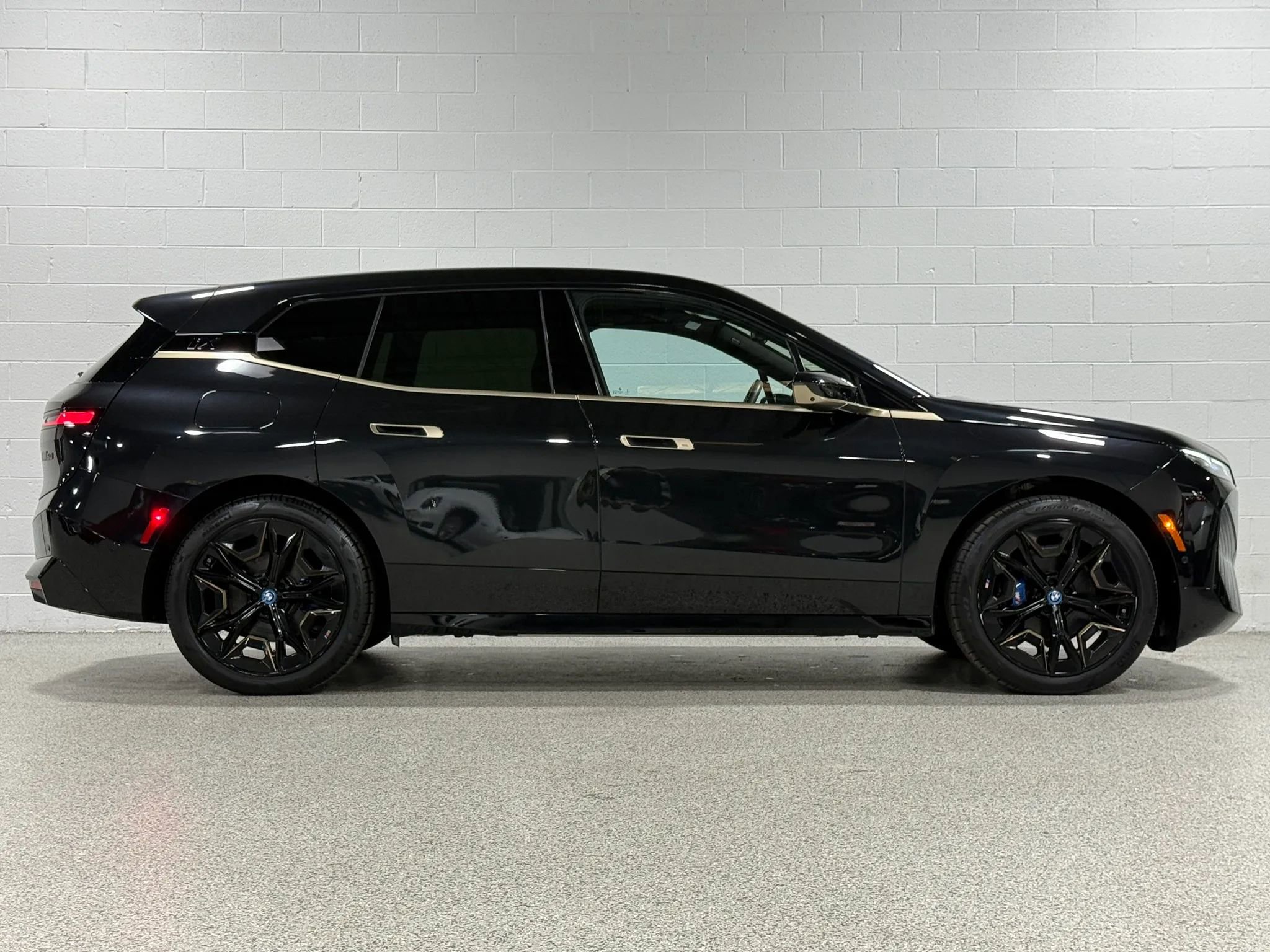 Used 2023 BMW iX M60 AWD/4WD image 5