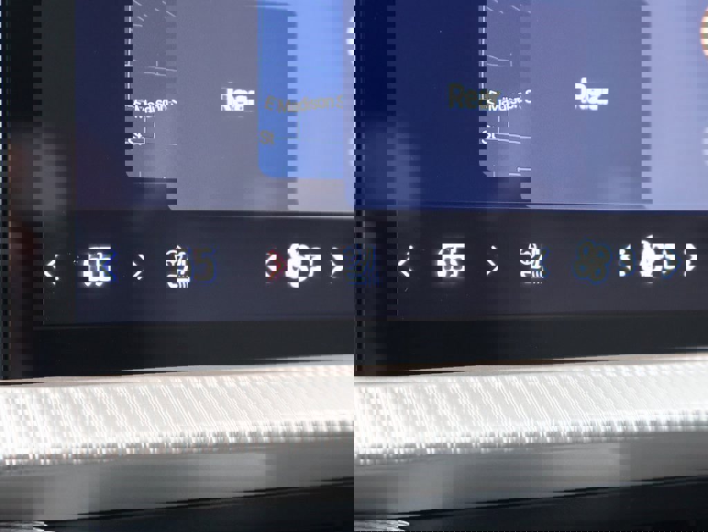 Used 2025 Ford Explorer Active w/ Active Comfort Package image 38