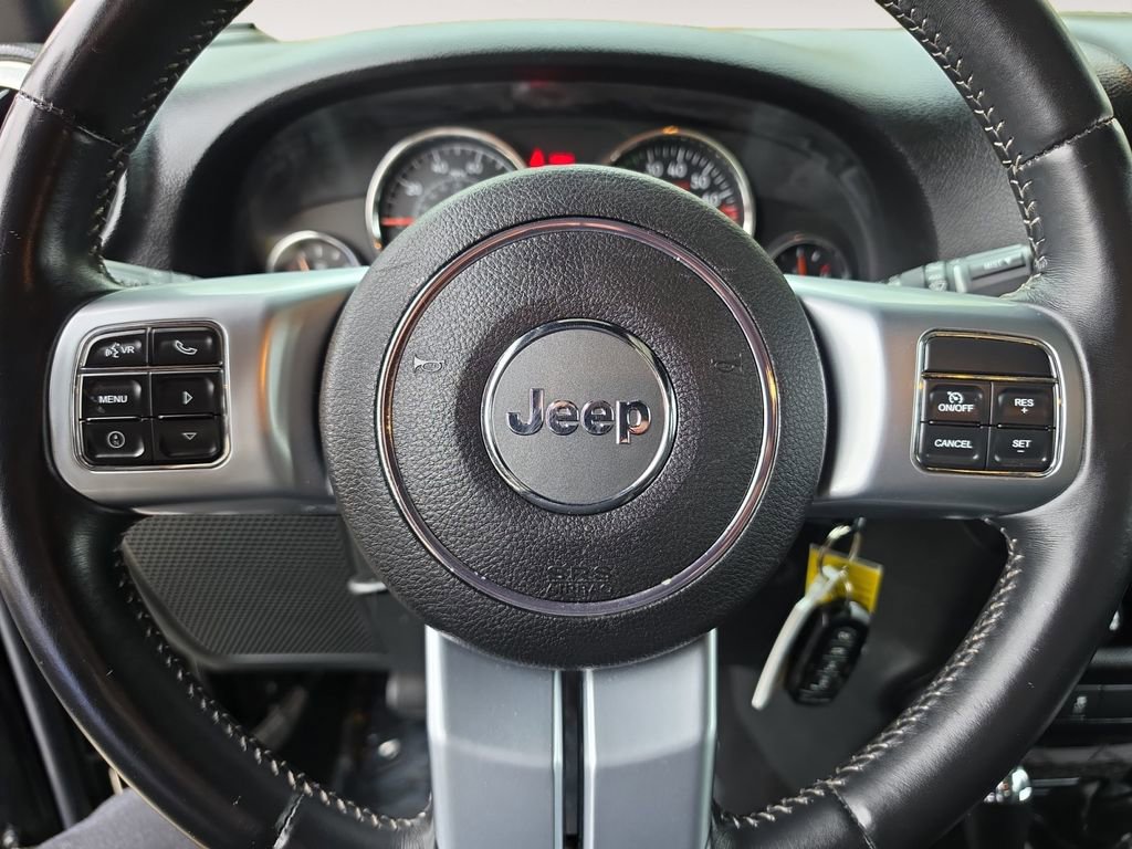 Used 2015 Jeep Wrangler Unlimited Rubicon AWD/4WD image 12