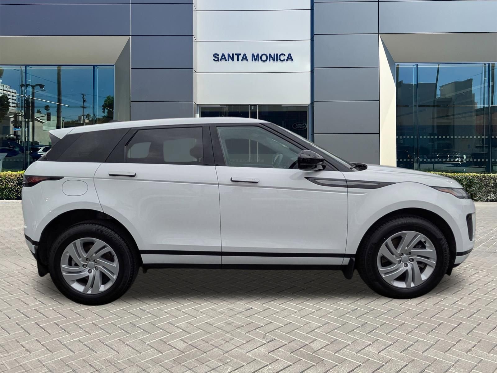 Used 2024 Land Rover Range Rover Evoque S image 4