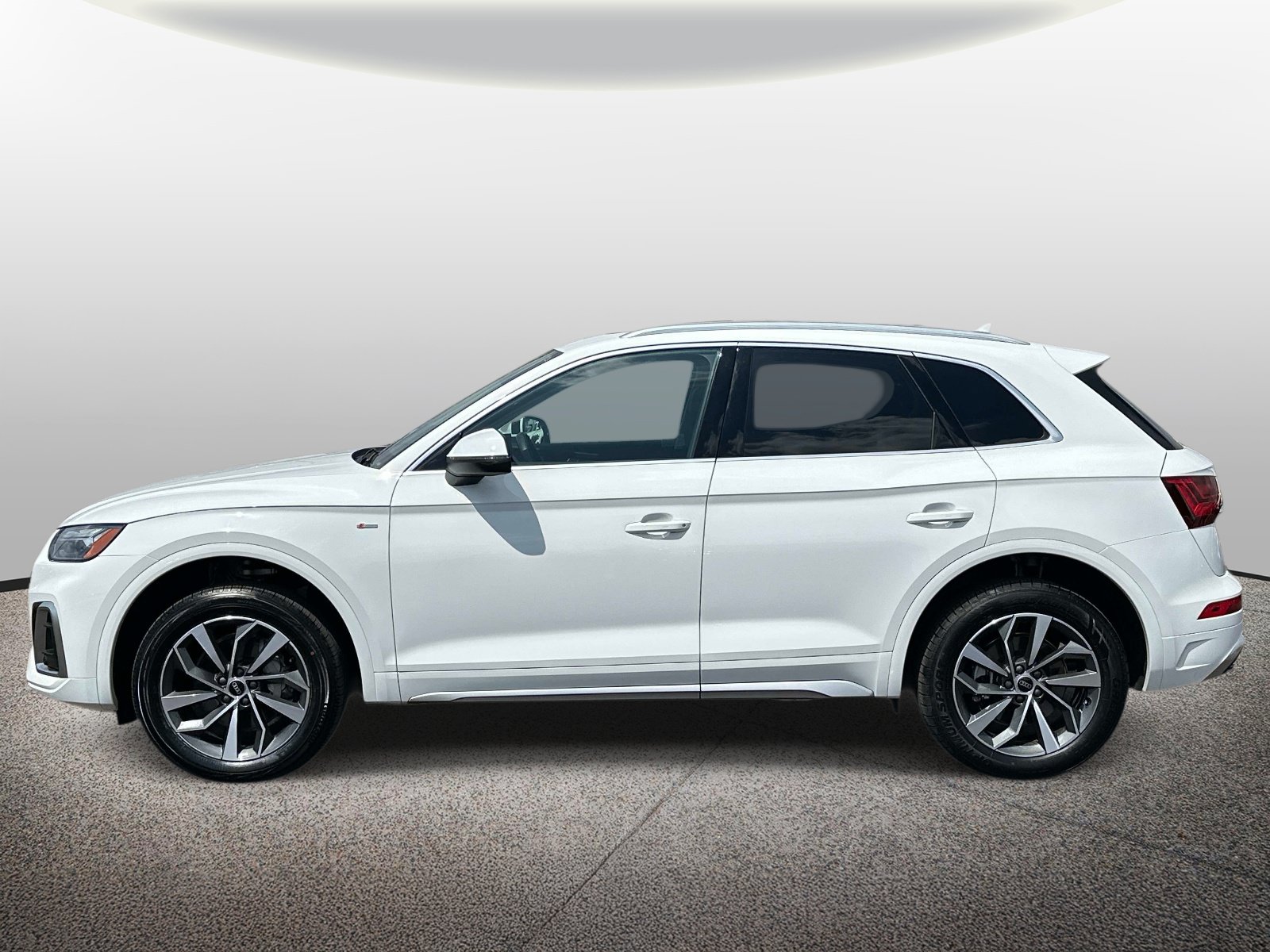 Used 2023 Audi Q5 2.0T Premium Plus w/ Premium Plus Package AWD/4WD image 2