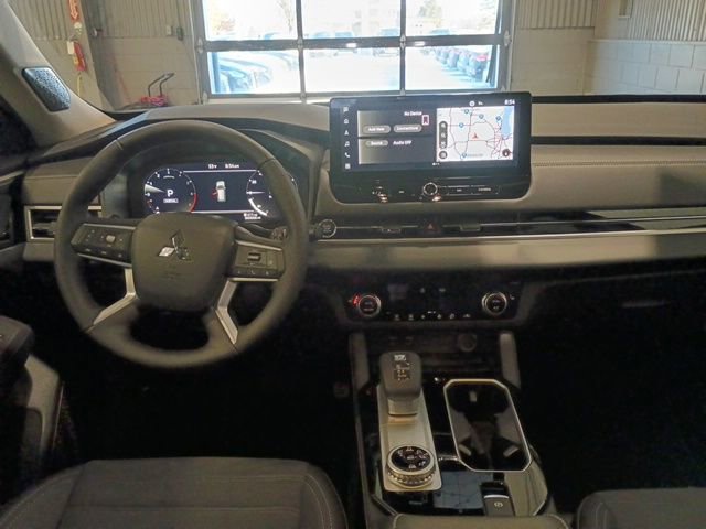 New 2026 Mitsubishi Outlander SE image 17