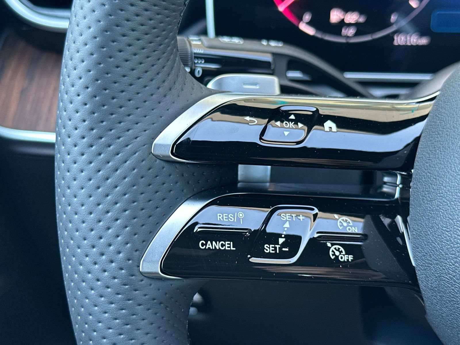 Used 2025 Mercedes-Benz C 300 4MATIC Sedan image 25