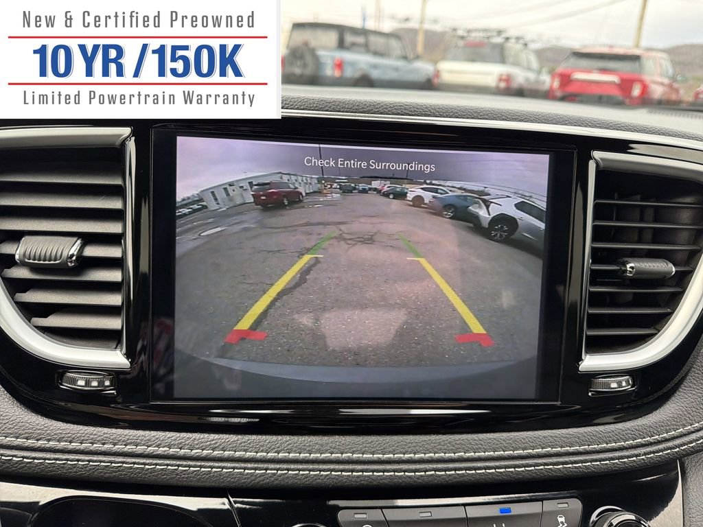 Used 2025 Chrysler Pacifica Limited image 27
