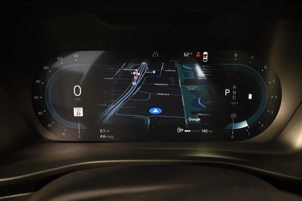 Used 2025 Volvo XC40 B5 Plus image 25