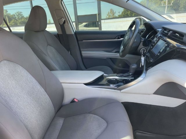 Used 2019 Toyota Camry LE FWD image 9