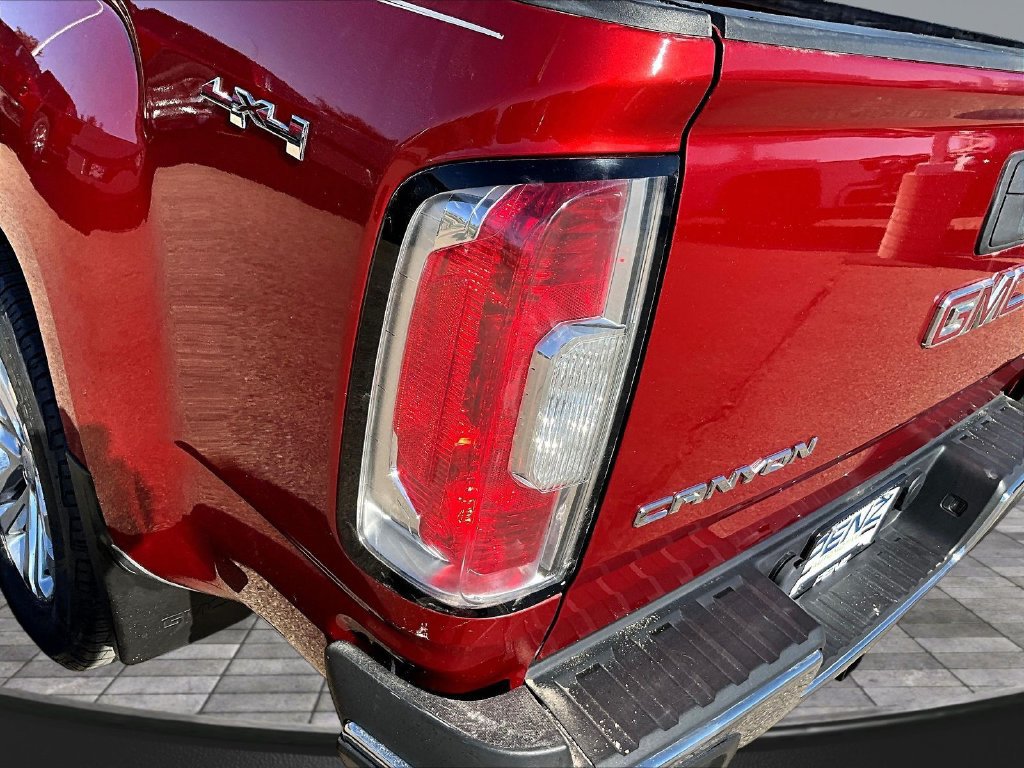Used 2015 GMC Canyon SLT w/ Driver Alert Package AWD/4WD image 26