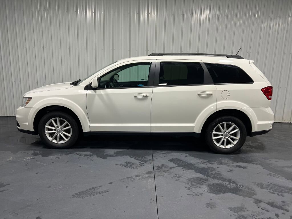 Used 2017 Dodge Journey SXT w/ Comfort/Convenience Group image 16