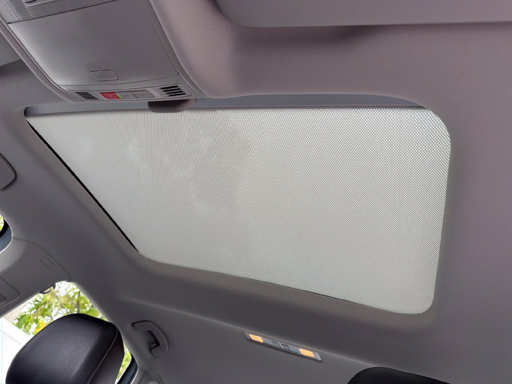 Used 2025 Volkswagen Jetta SE w/ Sunroof Package FWD image 38